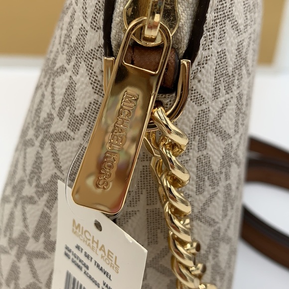 Michael Kors Medium Dome Xcross Xbody Bag
Color: Vanilla Multi - Picture 6 of 16